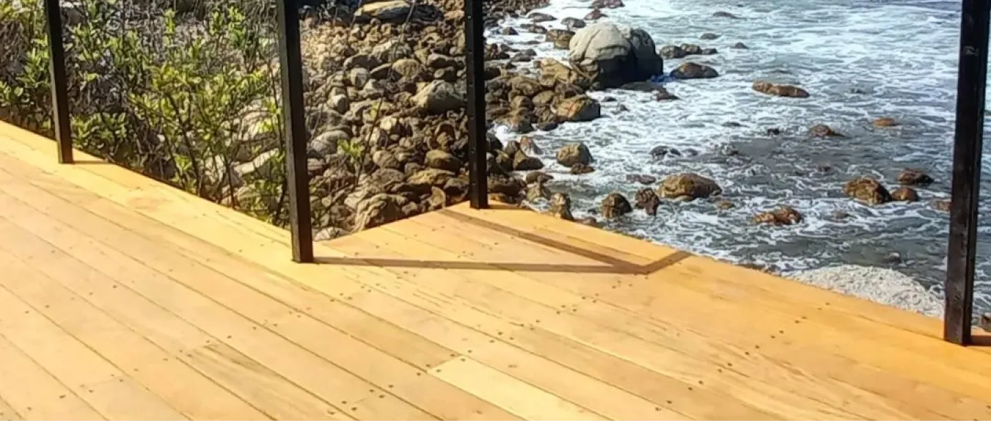 deck overlooking the ocearn